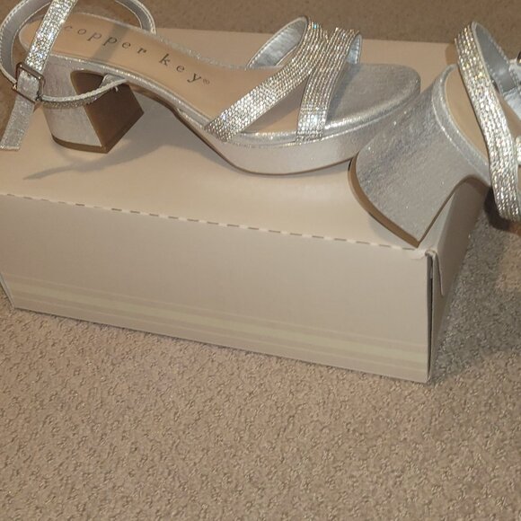 Dress shoes size 8 - Picture 2 of 2